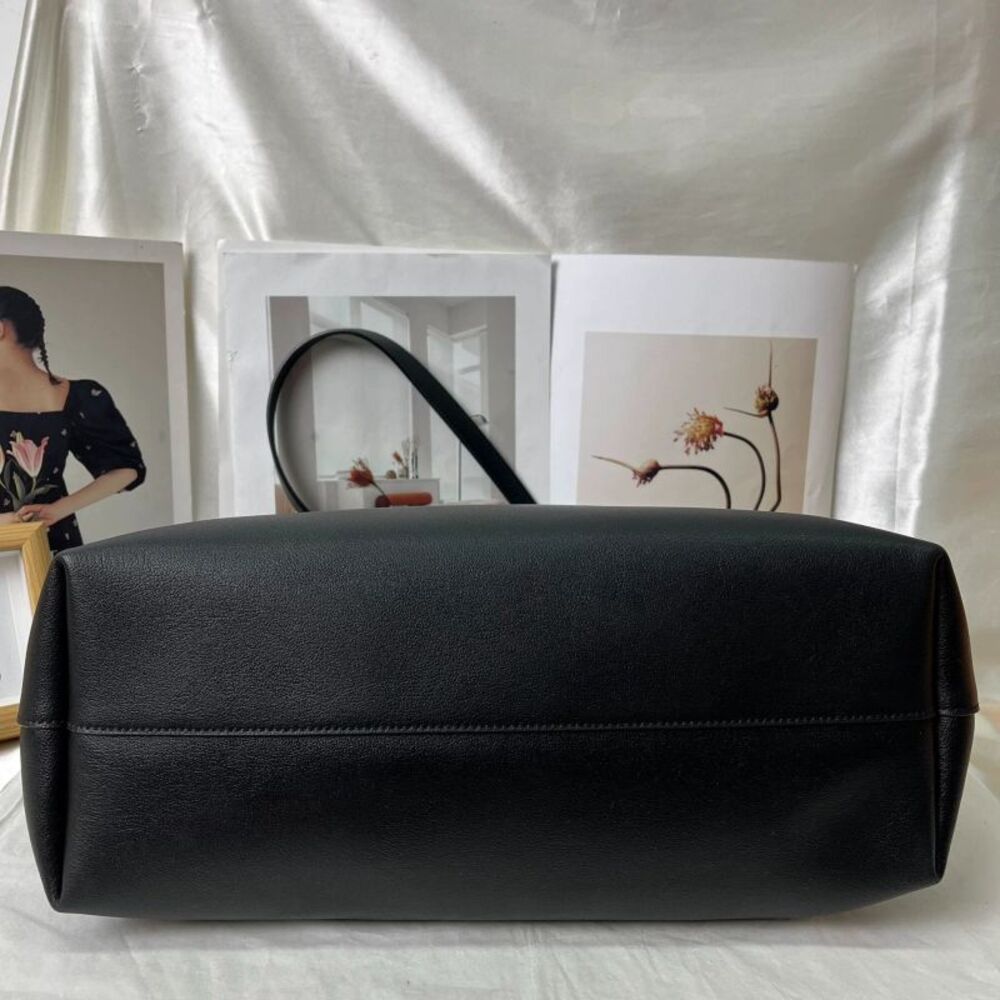 Saint Laurent Women Pre-Loved Bag Very Good Condition - Picture 5 of 9
